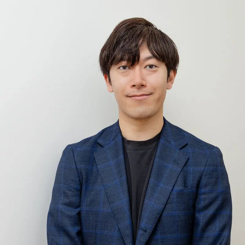 笑顔の男性社員