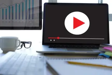 YouTubeのディスプレイ広告とは？4つのメリットや出稿する手順を解説